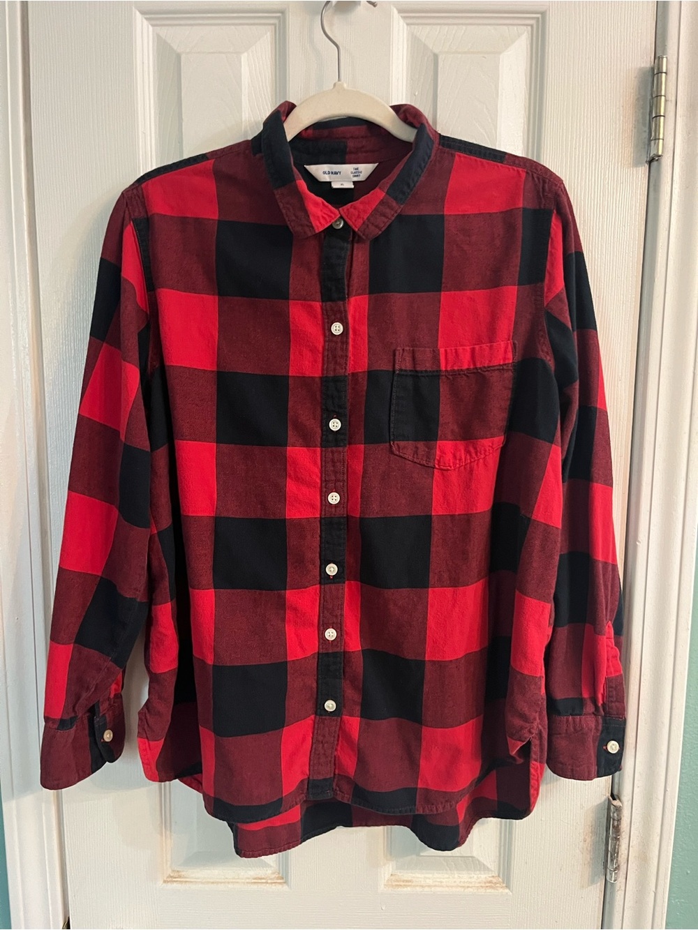 Old Navy Red and Black Buffalo Plaid Button-Down Shirt Women’s XL
